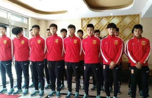 影片讲述在地球已被外星人占据了10年以后的芝加哥市区，一股抵挡权势异军崛起，与从命派的当局权势发生了不成和谐的矛盾，一场战役由此而生。《俘虏国家》由核心影业出品，将于3月29日在北美上映。